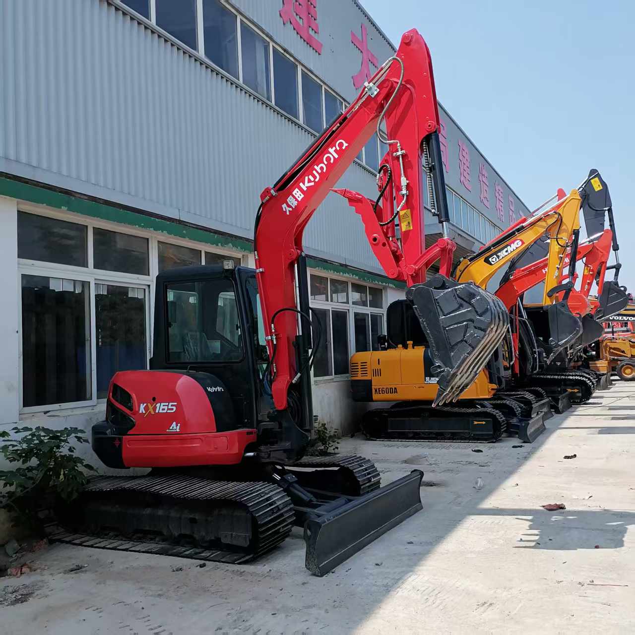 Undercarriage and track tensioner of used 2025 Kubota KX165-5 excavator – ready to ship